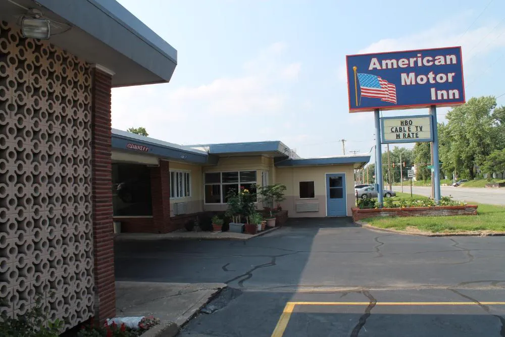 American Motor Inn hotel hero
