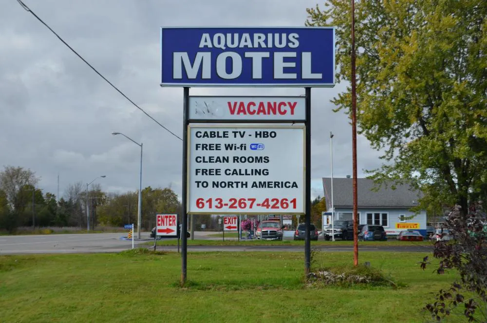 Aquarius Motel hotel hero