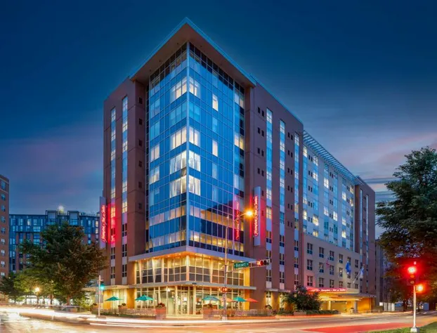 Hampton Inn & Suites Madison / Downtown hotel detail image 1