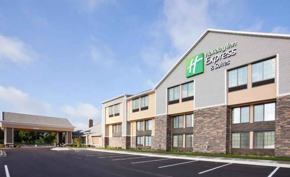 Holiday Inn Express & Suites Willmar by IHG hotel hero