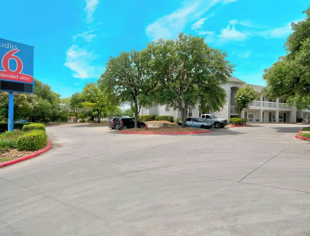 Studio 6 San Antonio, TX - Six Flags hotel detail image 1