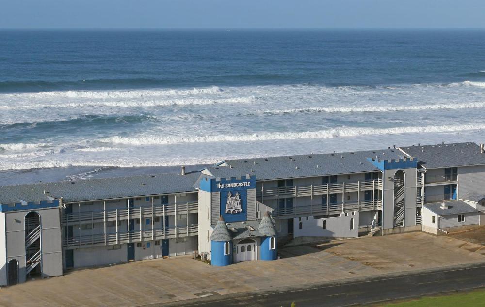 Sandcastle Beachfront Motel hotel hero