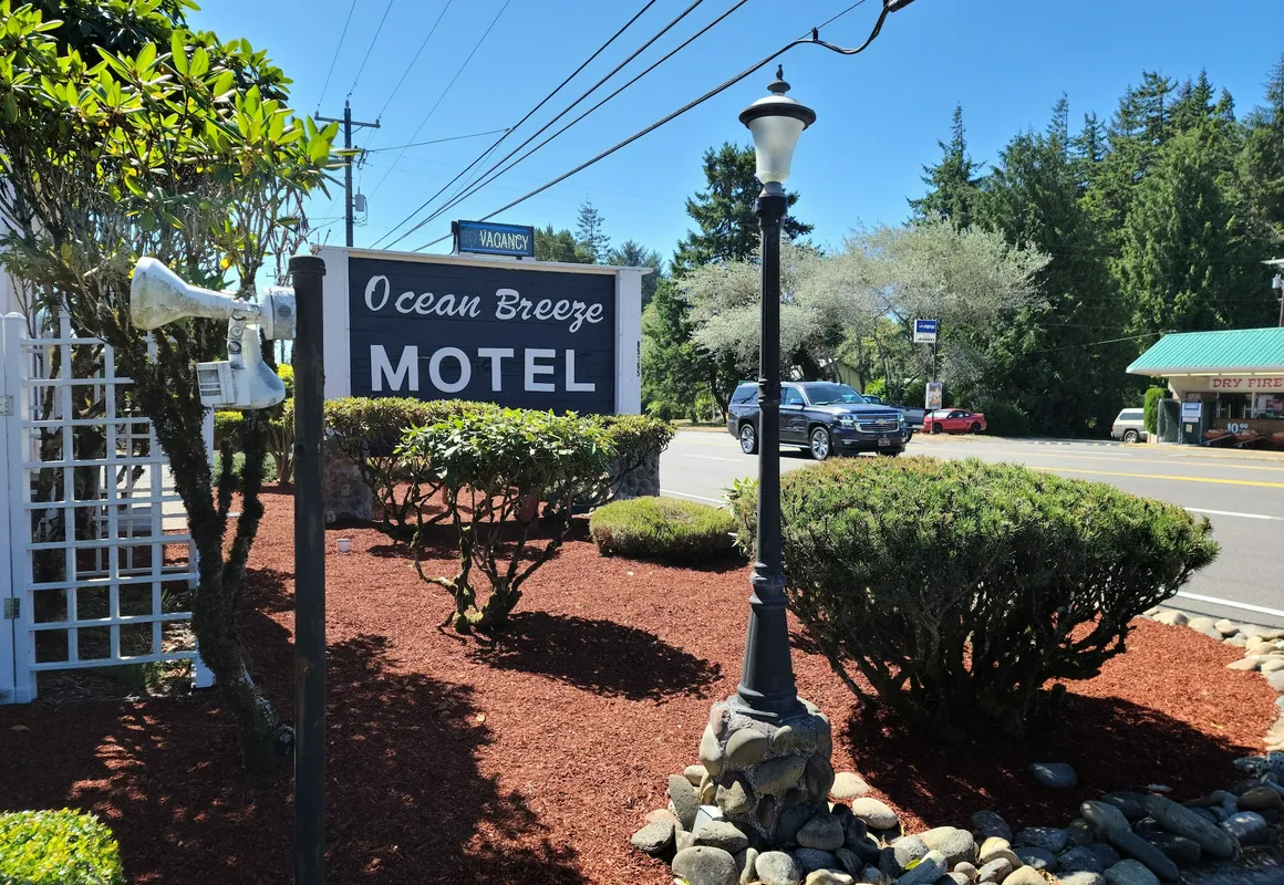Ocean Breeze Motel hotel hero