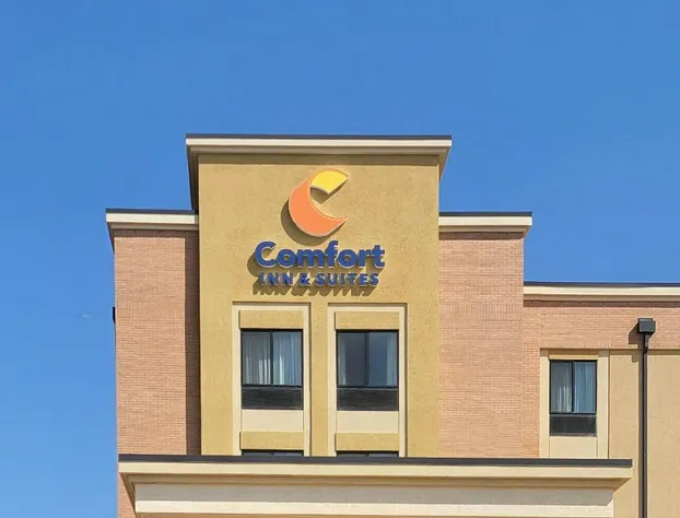Comfort Inn & Suites Watford City hotel detail image 1