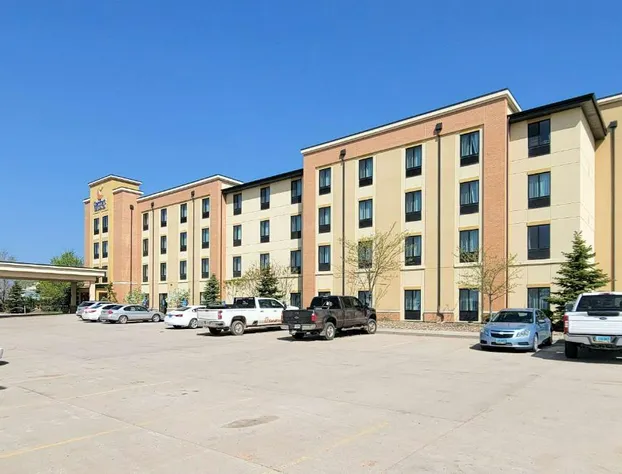 Comfort Inn & Suites Watford City hotel detail image 4