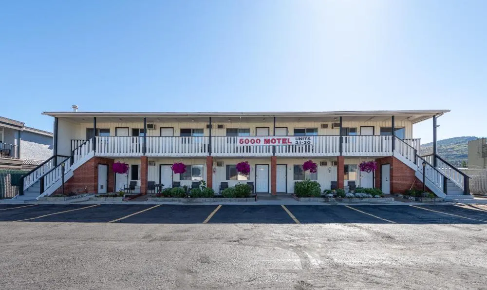 5000 Motel hotel hero