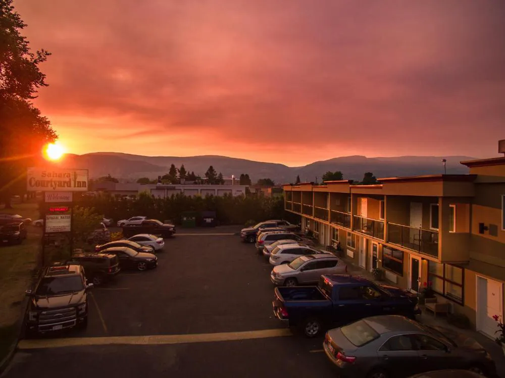 Sahara Courtyard Inn Penticton hotel hero