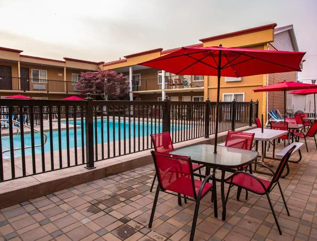 Sahara Courtyard Inn Penticton hotel detail image 1