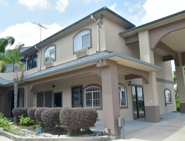 Camelot Inn & Suites Highway 290 NW Freeway hotel detail image 2