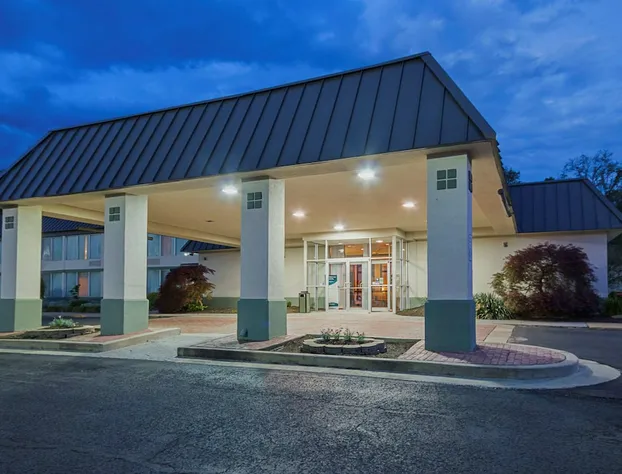 Clarion Inn Fairmont hotel detail image 1