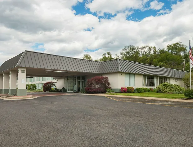 Clarion Inn Fairmont hotel detail image 1