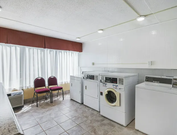 Clarion Inn Fairmont hotel detail image 4