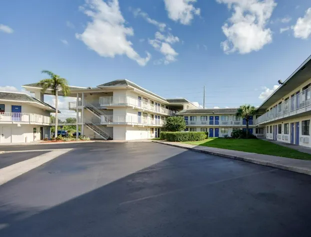 Motel 6 Lakeland, FL hotel detail image 3