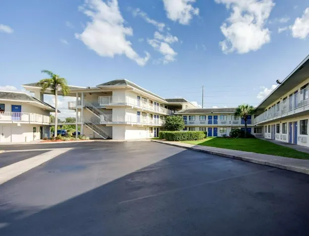 Motel 6 Lakeland, FL hotel detail image 1