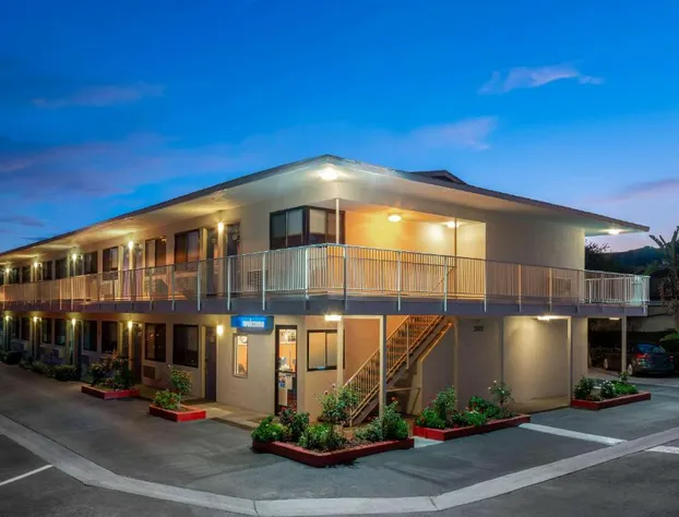 Motel 6 Santa Barbara, CA - State Street hotel detail image 1