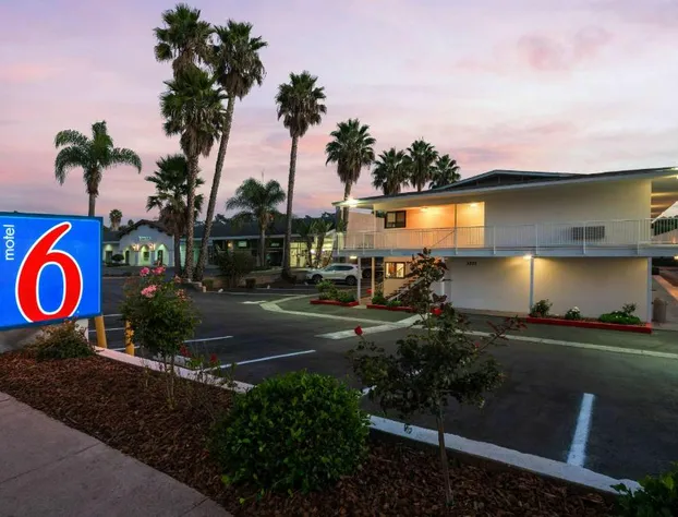 Motel 6 Santa Barbara, CA - State Street hotel detail image 3