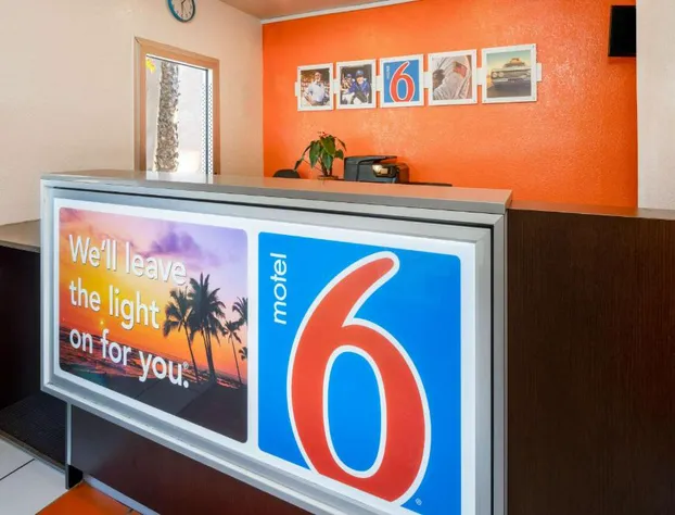 Motel 6 Santa Barbara, CA - State Street hotel detail image 4