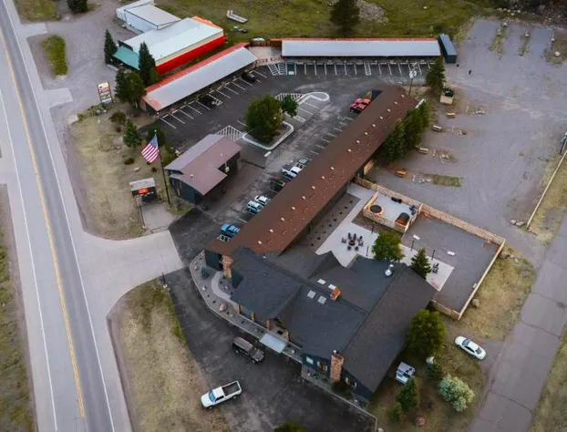 LOGE Wolf Creek hotel detail image 2