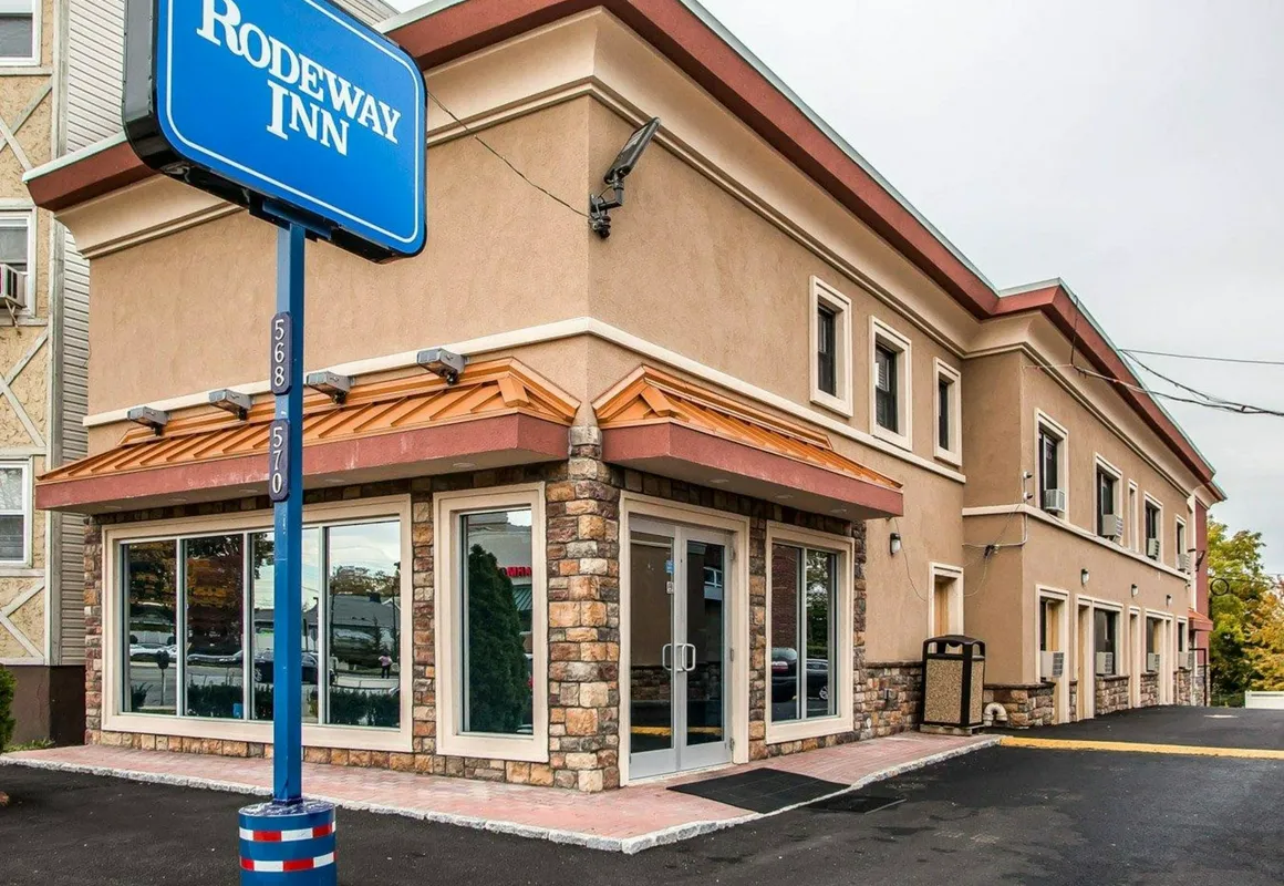 Rodeway Inn hotel hero