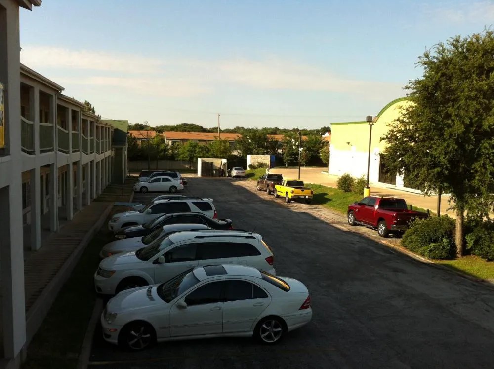 Americas Best Value Inn Arlington hotel hero