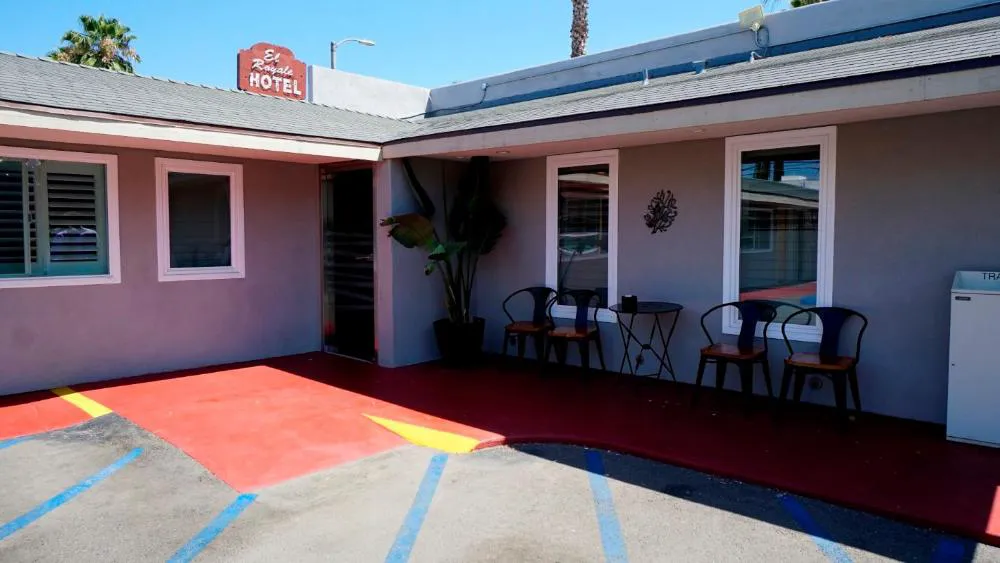 El Royale Gardens Near Universal Studios hotel hero