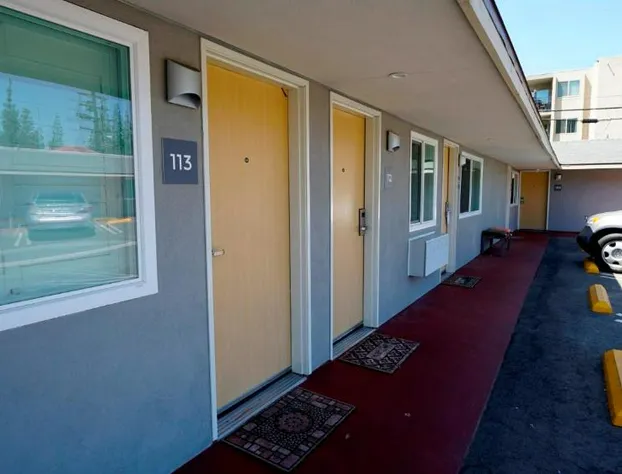 El Royale Gardens Near Universal Studios hotel detail image 2