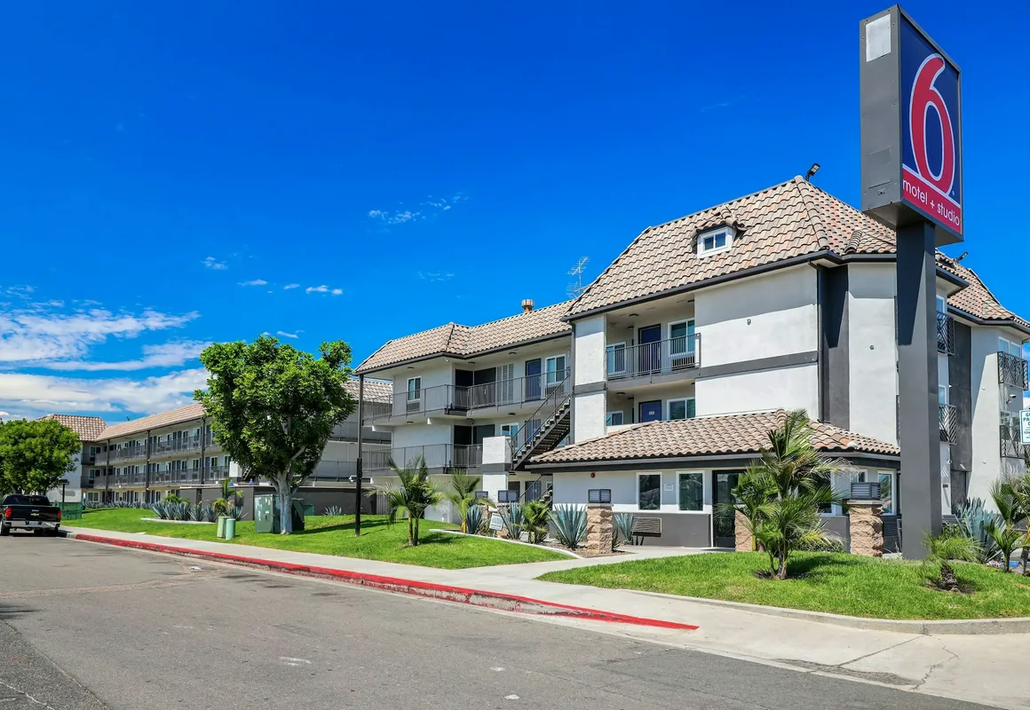 Motel 6 Escondido, CA hotel hero