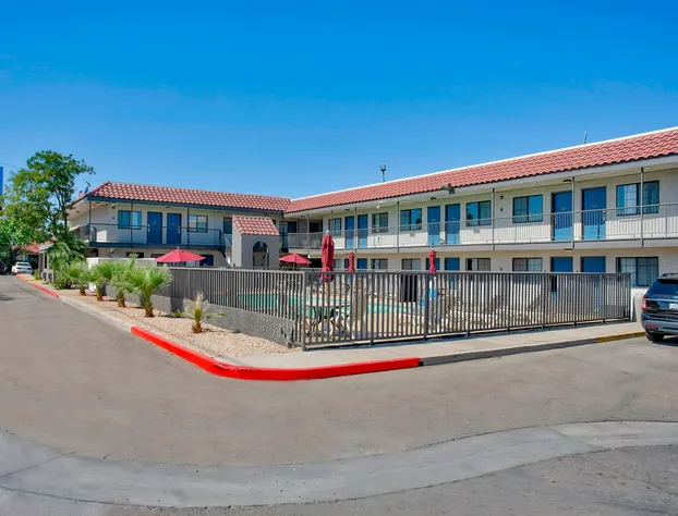 Motel 6 Kingman, AZ - Route 66 East hotel detail image 2