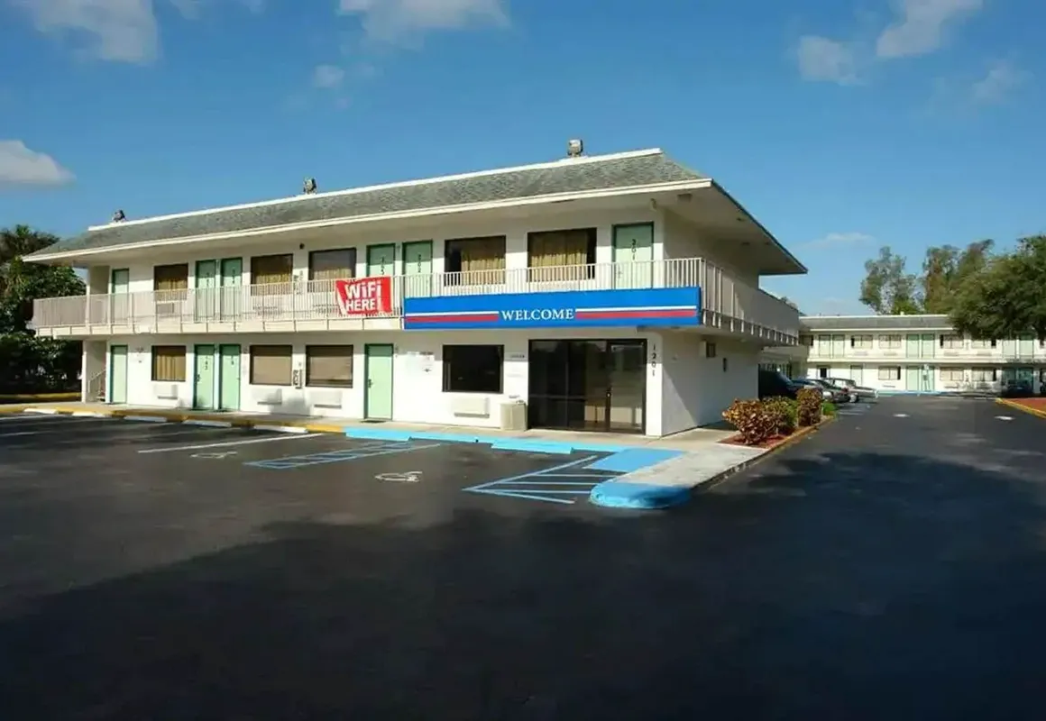 Travelodge by Wyndham Pompano Beach hotel hero