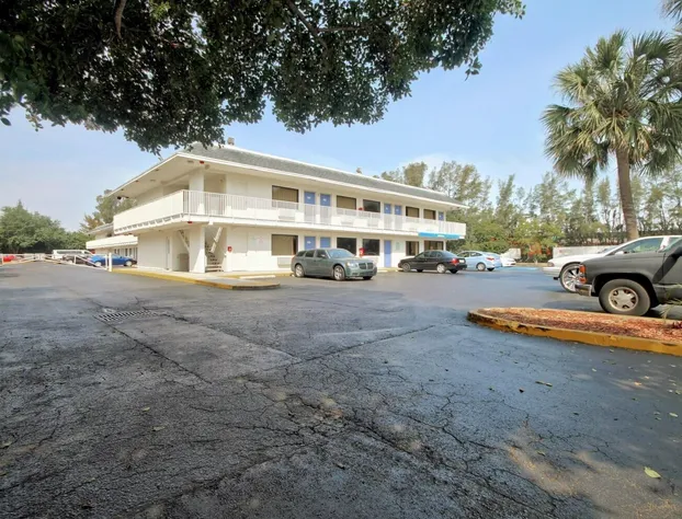 Travelodge by Wyndham Pompano Beach hotel detail image 1