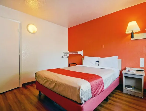 Travelodge by Wyndham Pompano Beach hotel detail image 4