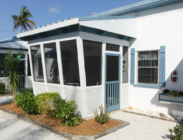 Tropical Winds Motel & Cottages hotel detail image 2