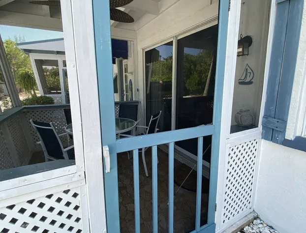 Tropical Winds Motel & Cottages hotel detail image 3