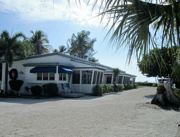 Tropical Winds Motel & Cottages hotel detail image 1
