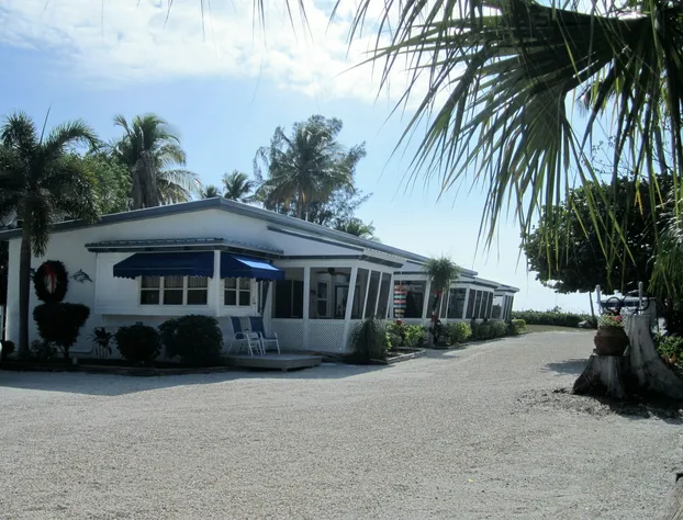 Tropical Winds Motel & Cottages hotel detail image 1