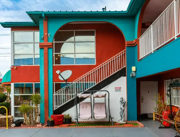 Sandia Peak Inn Old Town ABQ, a Howard Johnson by Wyndham hotel detail image 1