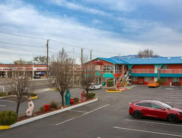 Sandia Peak Inn Old Town ABQ, a Howard Johnson by Wyndham hotel detail image 1