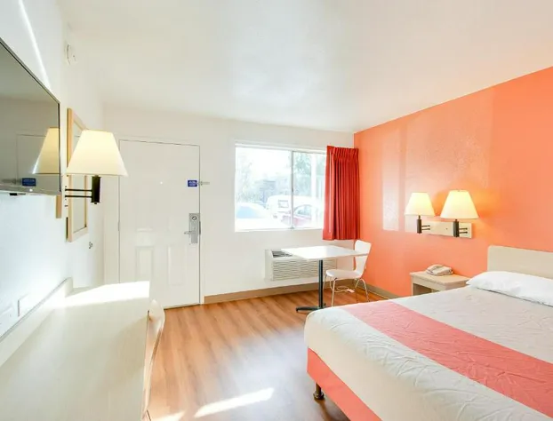 Motel 6 Phoenix East hotel detail image 3