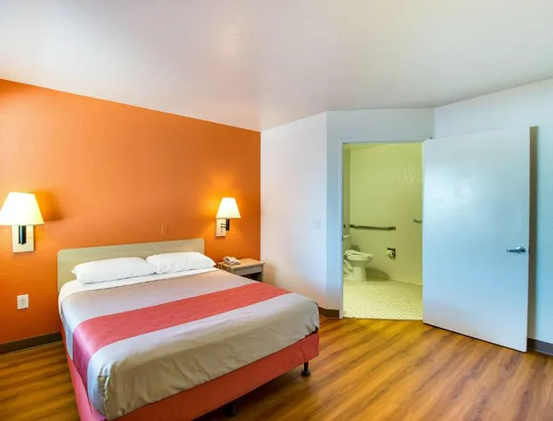 Motel 6 Phoenix East hotel detail image 4