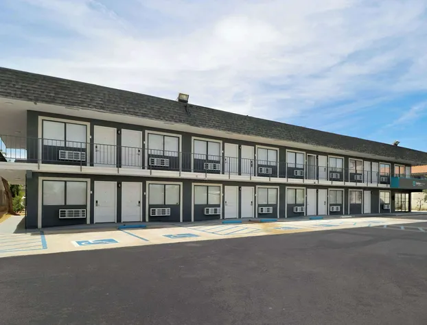 Clarion Pointe Ridgecrest near China Lake Naval Station hotel detail image 1