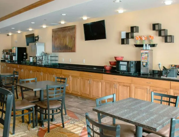 Grand Forks Lodge and Suites hotel detail image 2