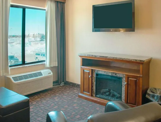 Grand Forks Lodge and Suites hotel detail image 3