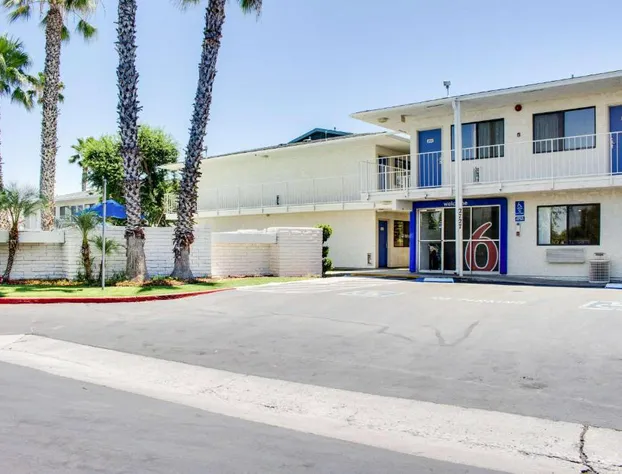 Motel 6 Bakersfield, CA - South hotel detail image 2