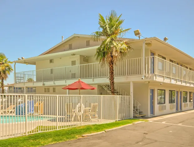 Motel 6 Fresno, CA - Blackstone North hotel detail image 2