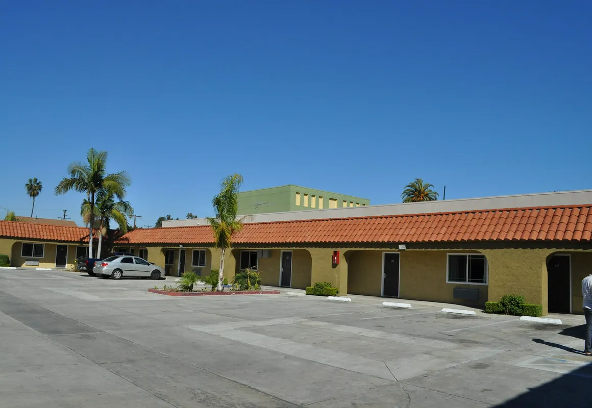 Rocky Inn hotel hero