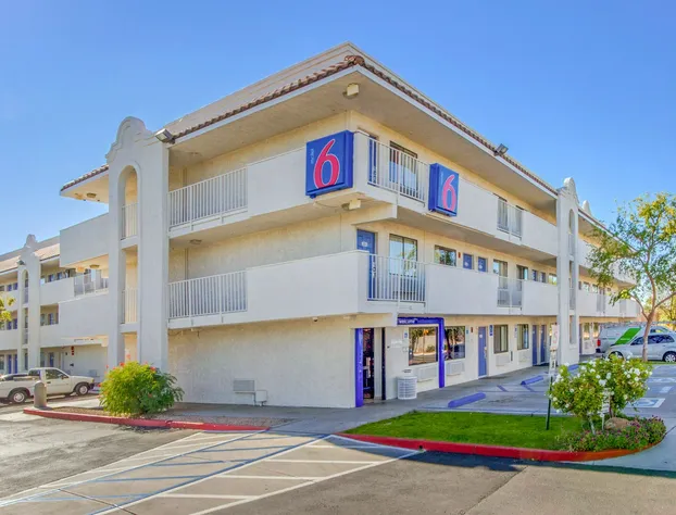 Motel 6 Phoenix, AZ - West hotel detail image 1