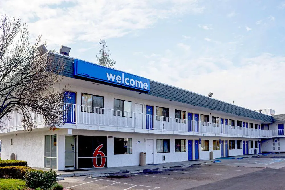 Motel 6 Porterville, CA hotel hero