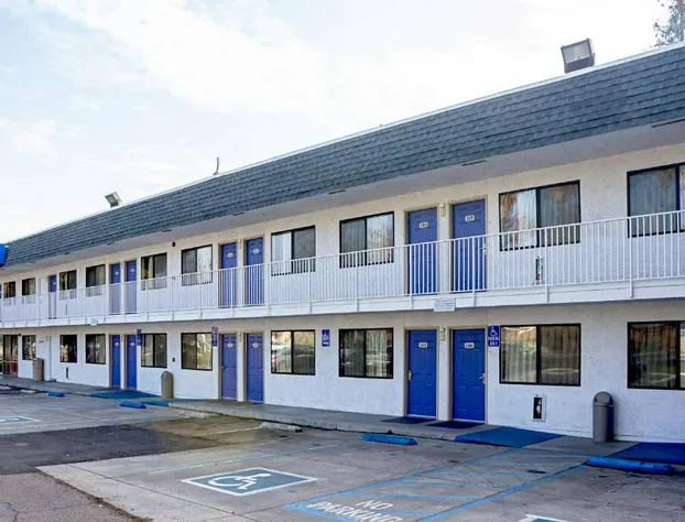 Motel 6 Porterville, CA hotel detail image 1