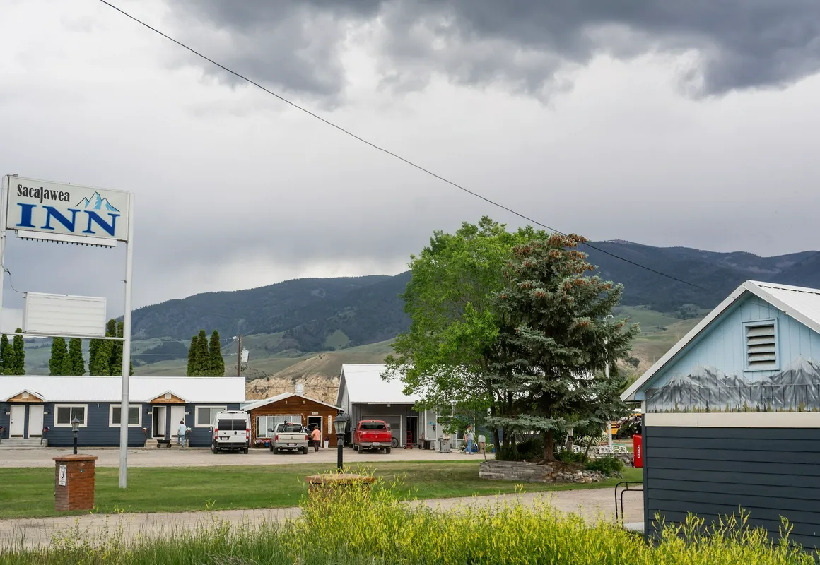 Sacajawea Inn hotel hero