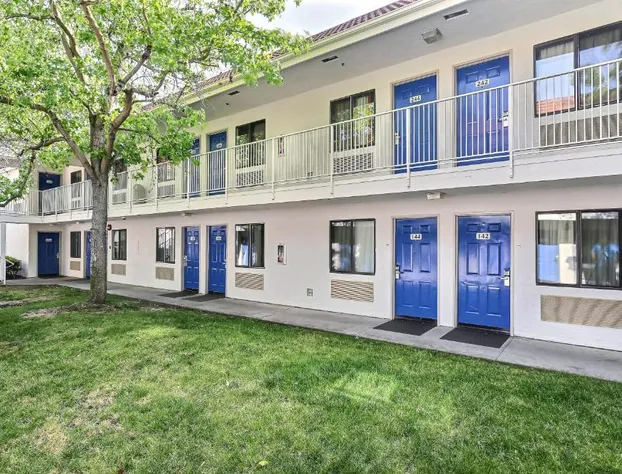 Motel 6 Pinole, CA hotel detail image 3